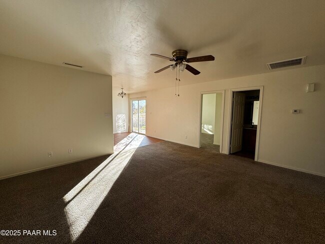 Building Photo - 3335 N Yavapai Ct