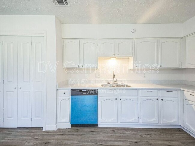 Building Photo - 5314 Straight Arrow Dr