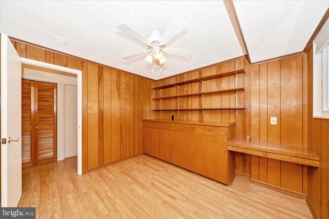 Building Photo - 3906 Montrose Dr