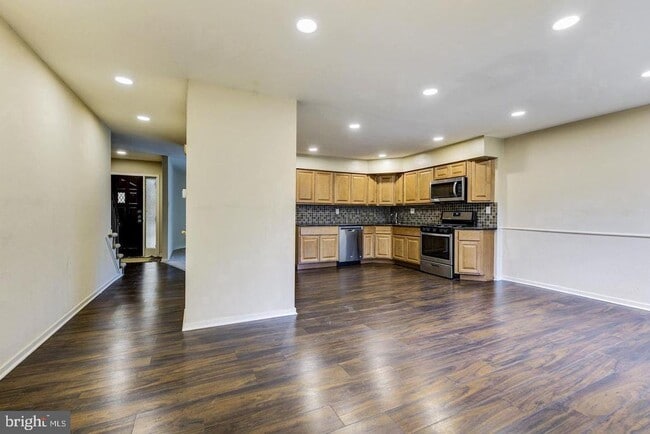 Building Photo - 215 Keats Ct