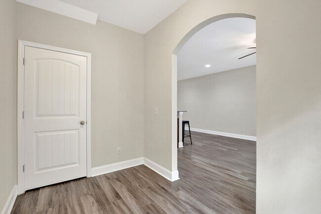 Building Photo - Townhome for Rent