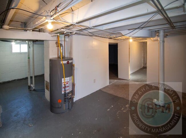 Building Photo - Cozy renovated 2 bedroom 1 bath in the hea...