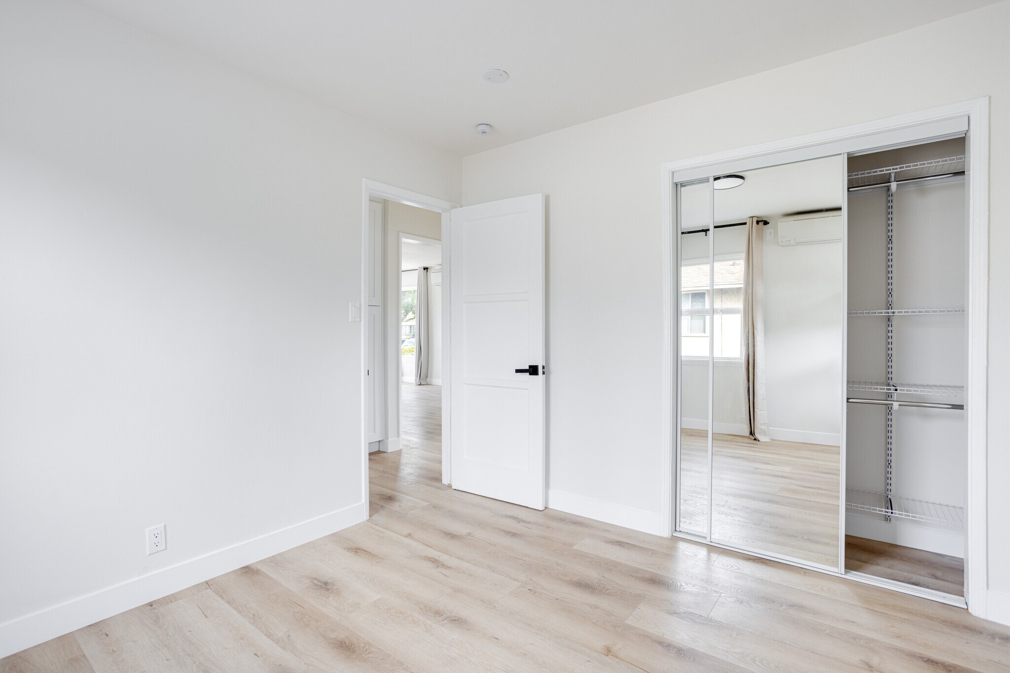 Building Photo - 617 N Rosemary Ln