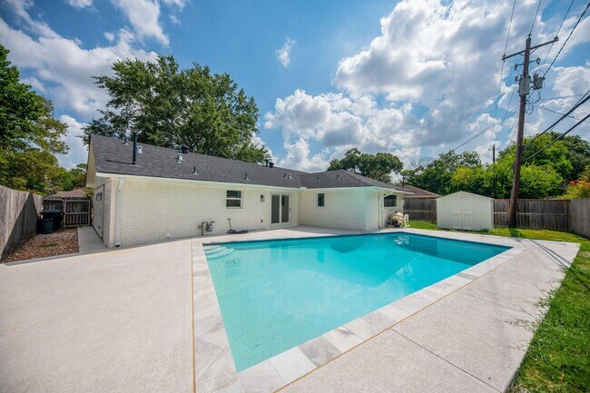 Building Photo - 5221 Libbey Dr