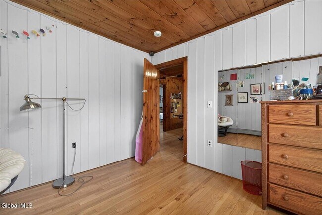 Building Photo - 15 Chase Ln