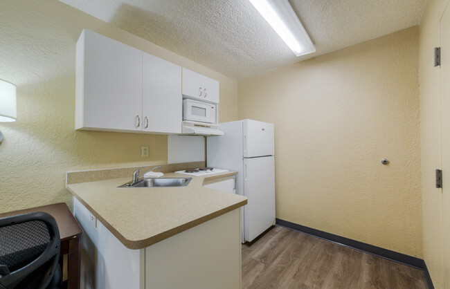 Building Photo - Furnished Studio-Fort Lauderdale-Cypress C...