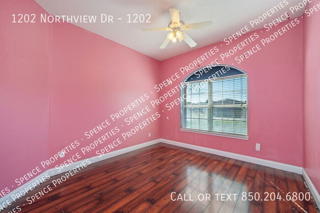 Building Photo - 1202 Northview Dr