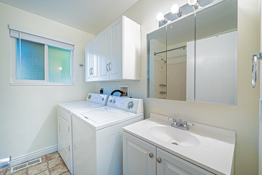 Building Photo - 487 S 450 E