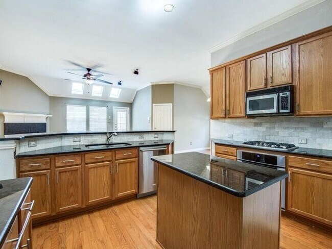 Building Photo - Gorgeous 1.5 story home with media equipment