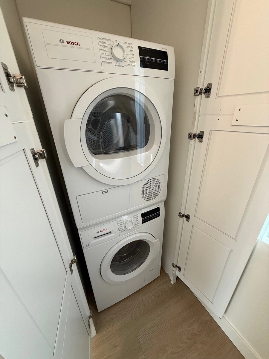 Building Photo - 3900 W 1st St