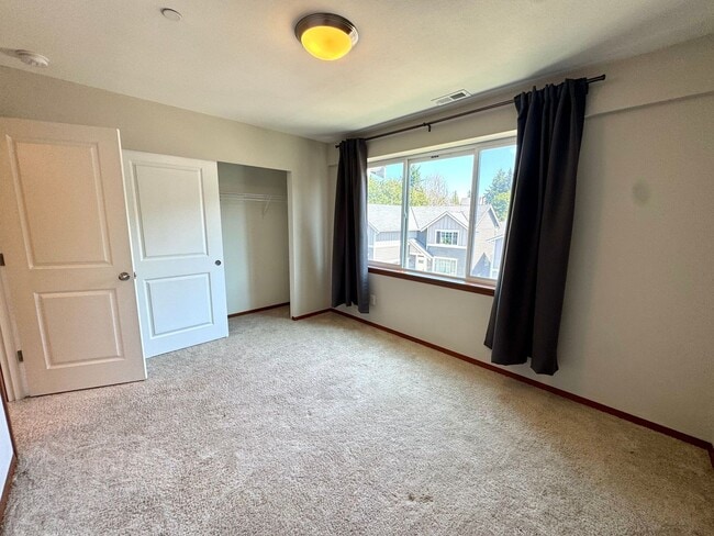 Building Photo - Modern and Stylish 3-Bedroom Manette Home