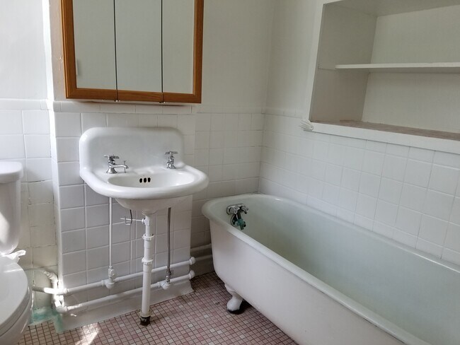 Building Photo - Morgan Park townhouse, newly remodelled