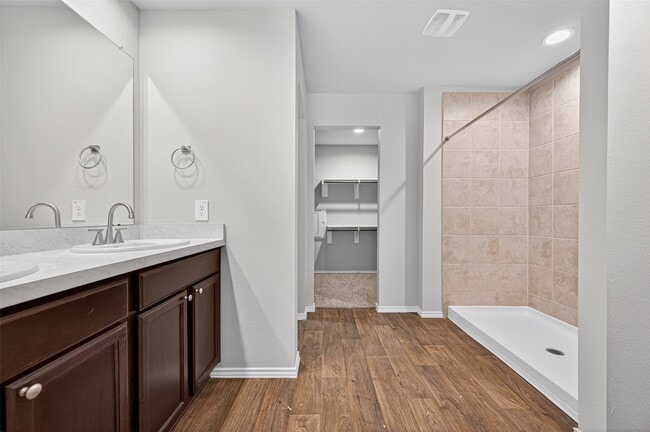 Building Photo - 40320 Hilltop Pr Dr