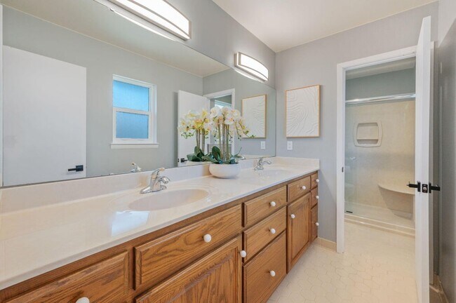 Building Photo - 512 Samana Way