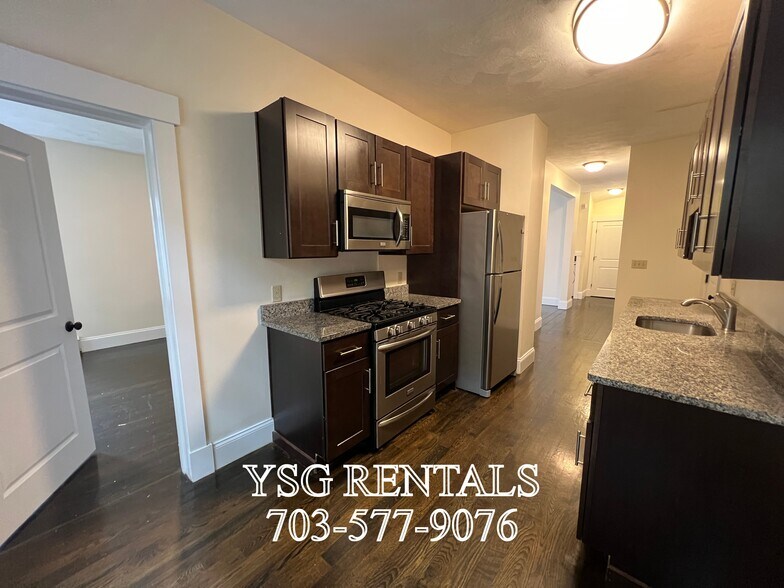 Building Photo - 4 Romar Ter