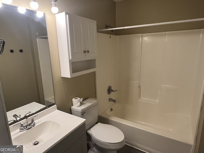 Building Photo - 106 Windtree Ln
