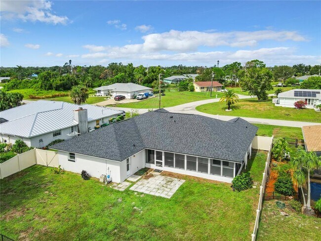 Building Photo - 7384 Van Lake Dr