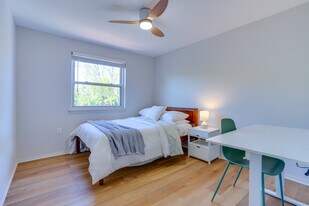 Building Photo - 8032 Saint Annes Ct