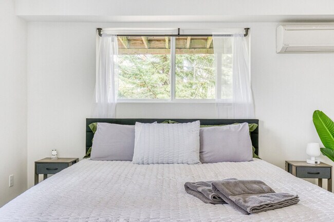 Building Photo - 3201 SW Sherwood Pl