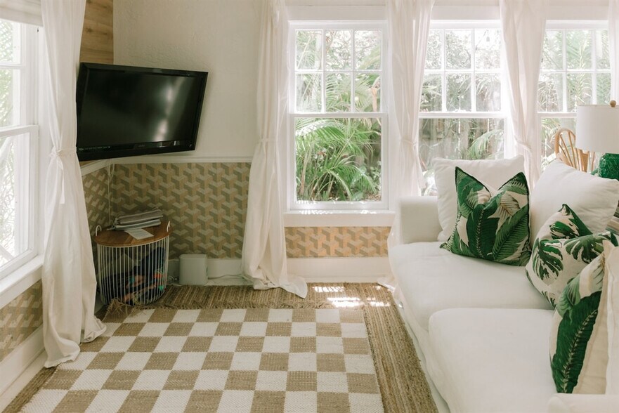 Building Photo - 442 27th St