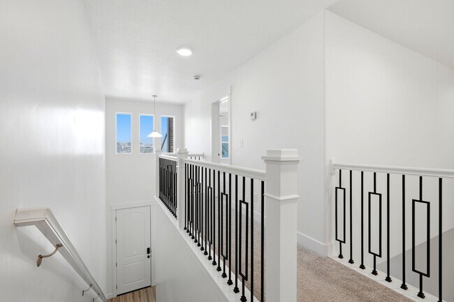 Building Photo - 1627 W Talus Rdg Dr