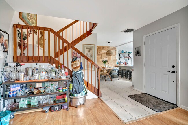 Building Photo - 148 Heritage Way