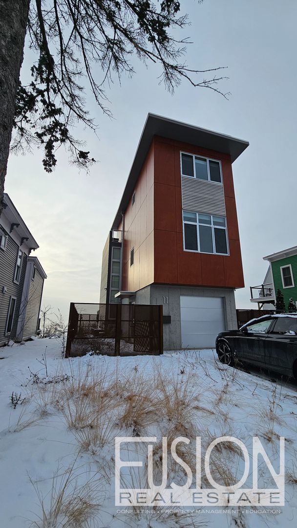 Building Photo - 11 Lakeview Terrace