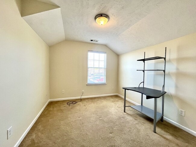 Building Photo - "Charming 3-Bedroom Home with 2.5 Baths in La Vergne – Your Perfect Retreat Awaits!"