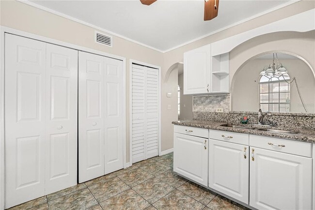 Building Photo - 2411 Parsons Pond Cir