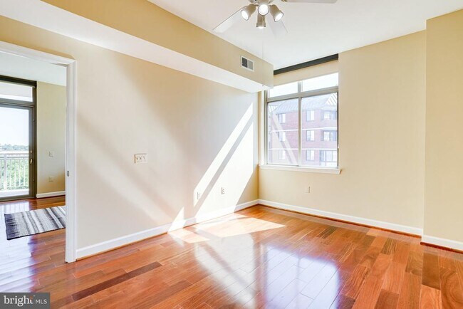 Building Photo - 1000 N Randolph St