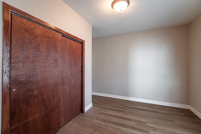 Building Photo - ds1233