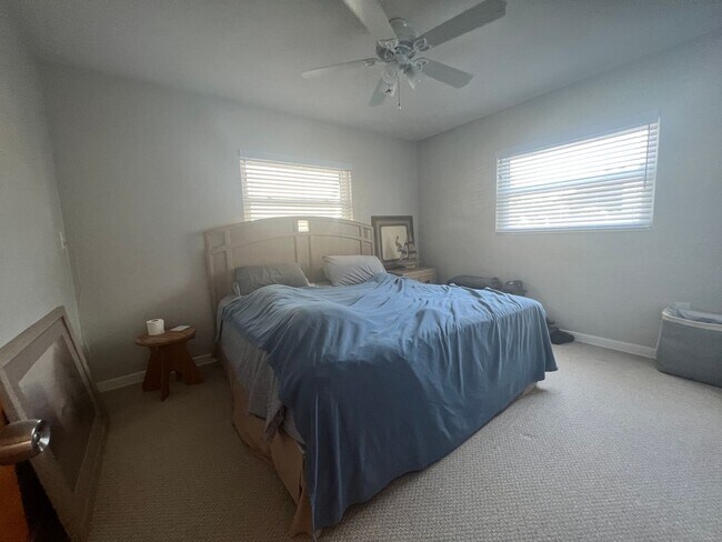 Building Photo - 2 Bed/1Bath/1 Car Garage Home