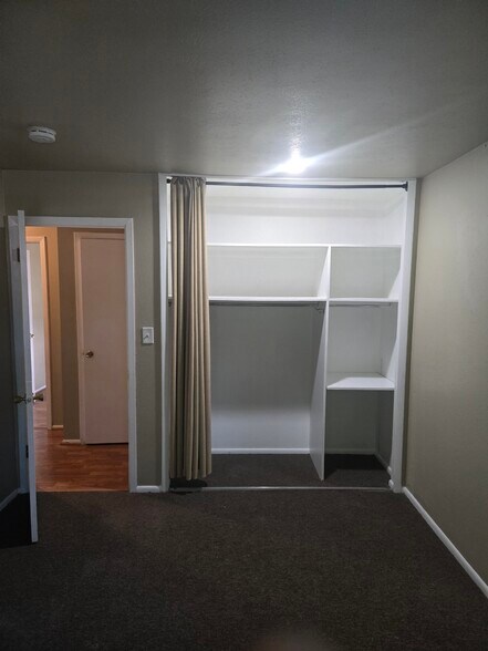 Building Photo - 6482 E Dickenson Pl