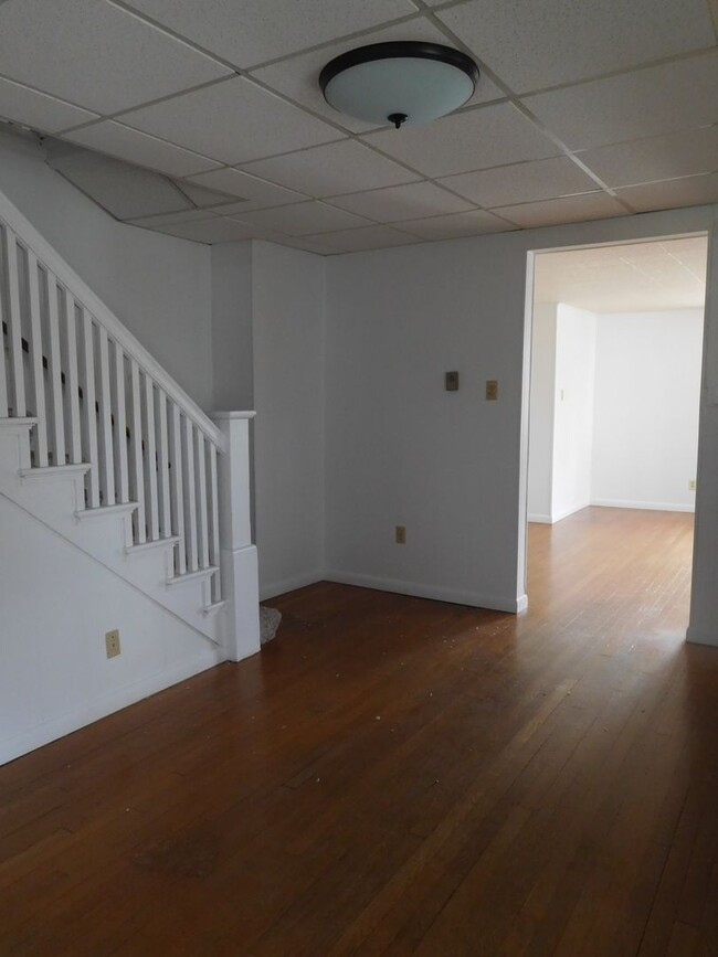 Building Photo - 122 Clayton Ave