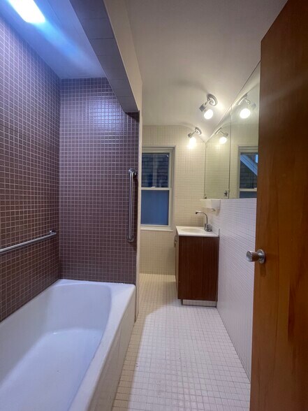 Building Photo - 10 Packard Ave