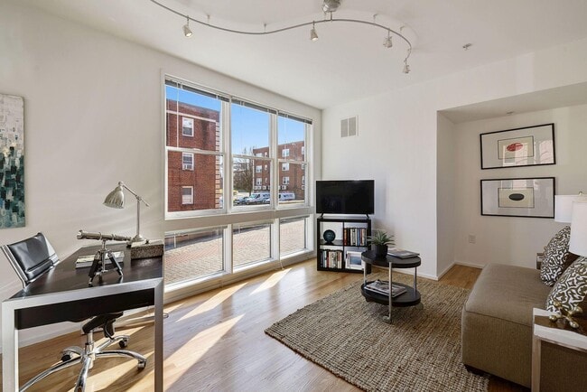 Building Photo - 1662 N Quinn St