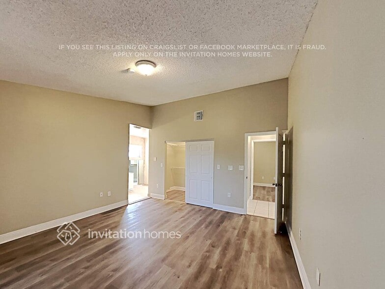 Building Photo - 14731 SW 42nd Way