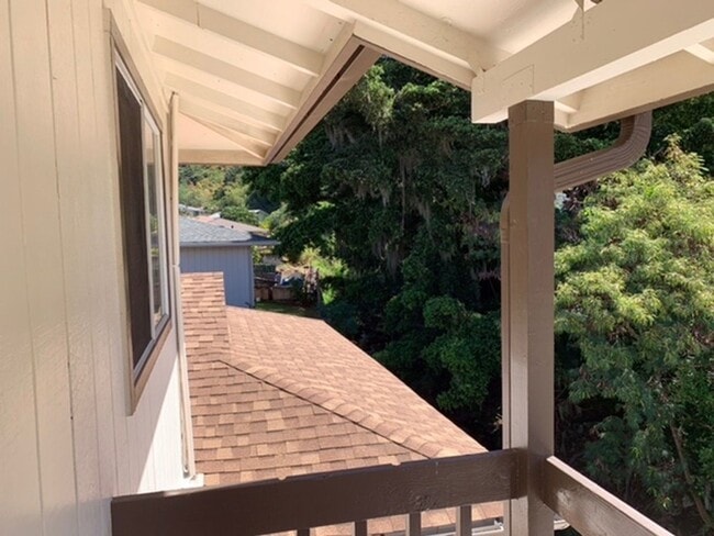 Building Photo - Pauoa Valley- utilities included!