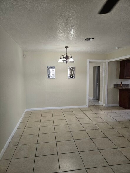 Building Photo - 1121 W 23rd St