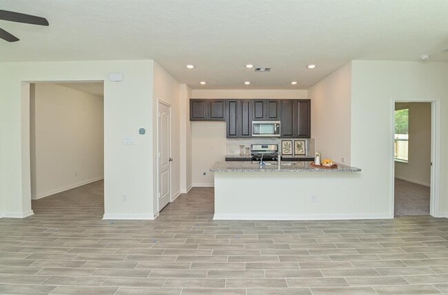Building Photo - 27638 Mesabe Dr