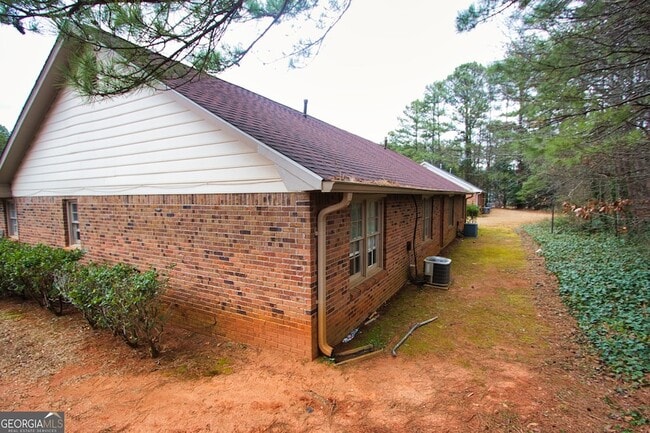 Building Photo - 3252 Inez Dr