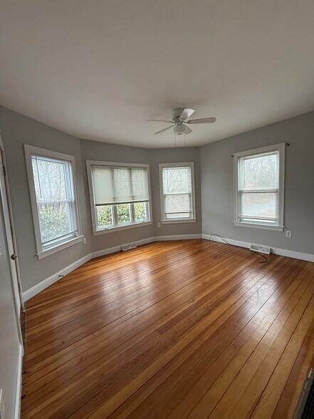 Building Photo - 98 Hazel St