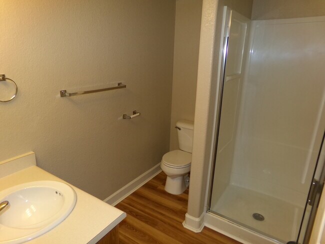 Building Photo - 844 Apex Dr