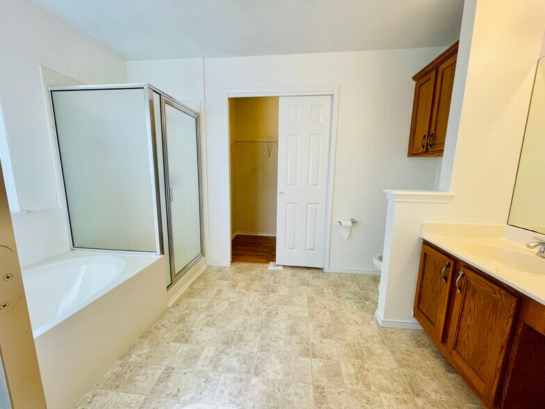 Building Photo - 1004 Sweet Melissa Dr