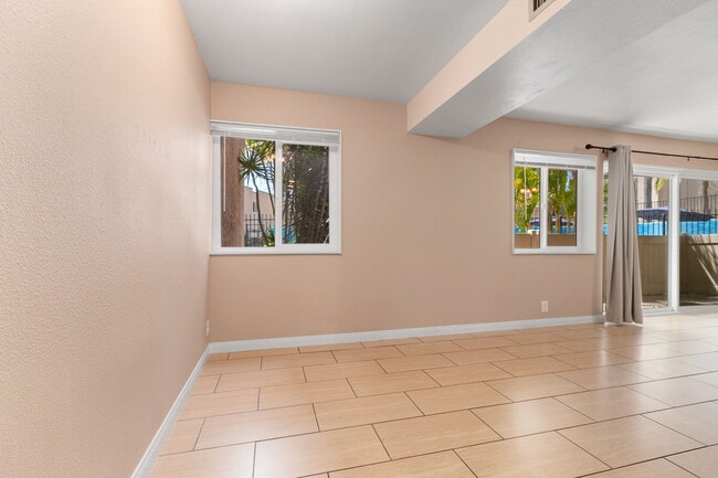 Building Photo - 2625 Pirineos Way