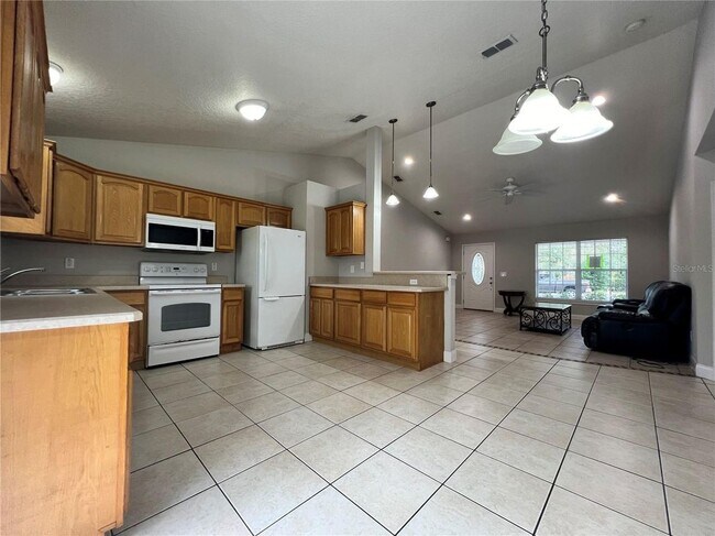 Building Photo - 2336 W Orange Rd