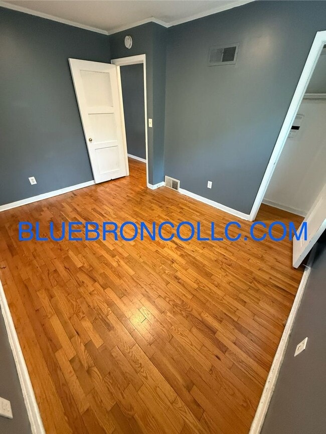 Building Photo - Beautiful 2 bedroom 1 bathroom home with 1...