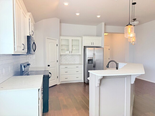 Building Photo - 18600 Luna Dr