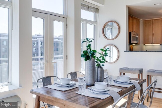 Building Photo - 1900 Hamilton St