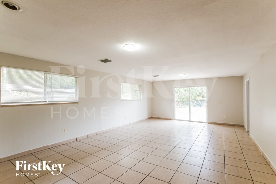 Building Photo - 405 NW 7th St